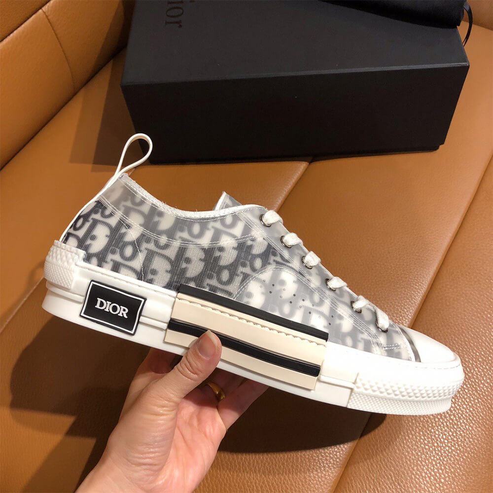 B23 LOW-TOP SNEAKER